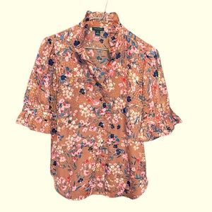 Gorgeous pink/mauve floral button down 🌸🌸